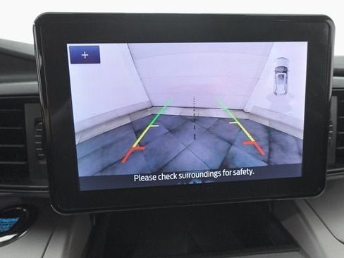 Used 2022 Ford Explorer XLT image 17