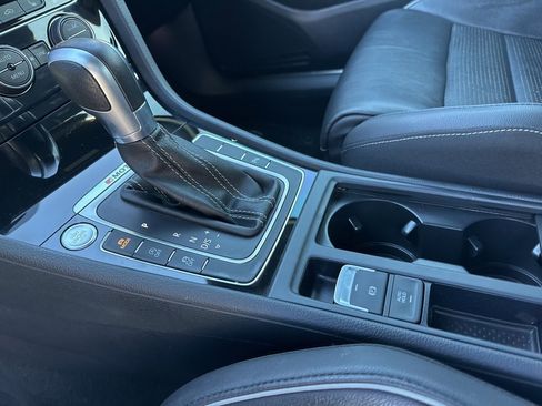 Used 2019 Volkswagen Golf R DCC & Navigation 4Motion image 16