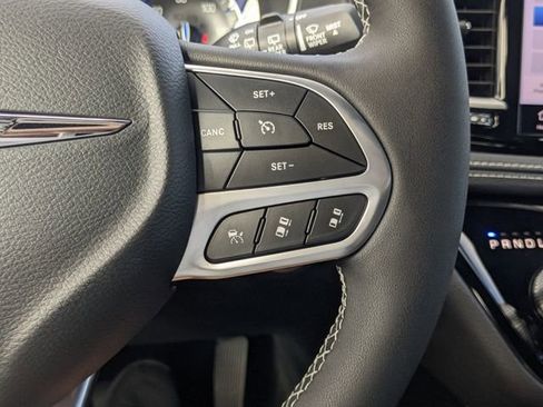 New 2025 Chrysler Pacifica Select image 26