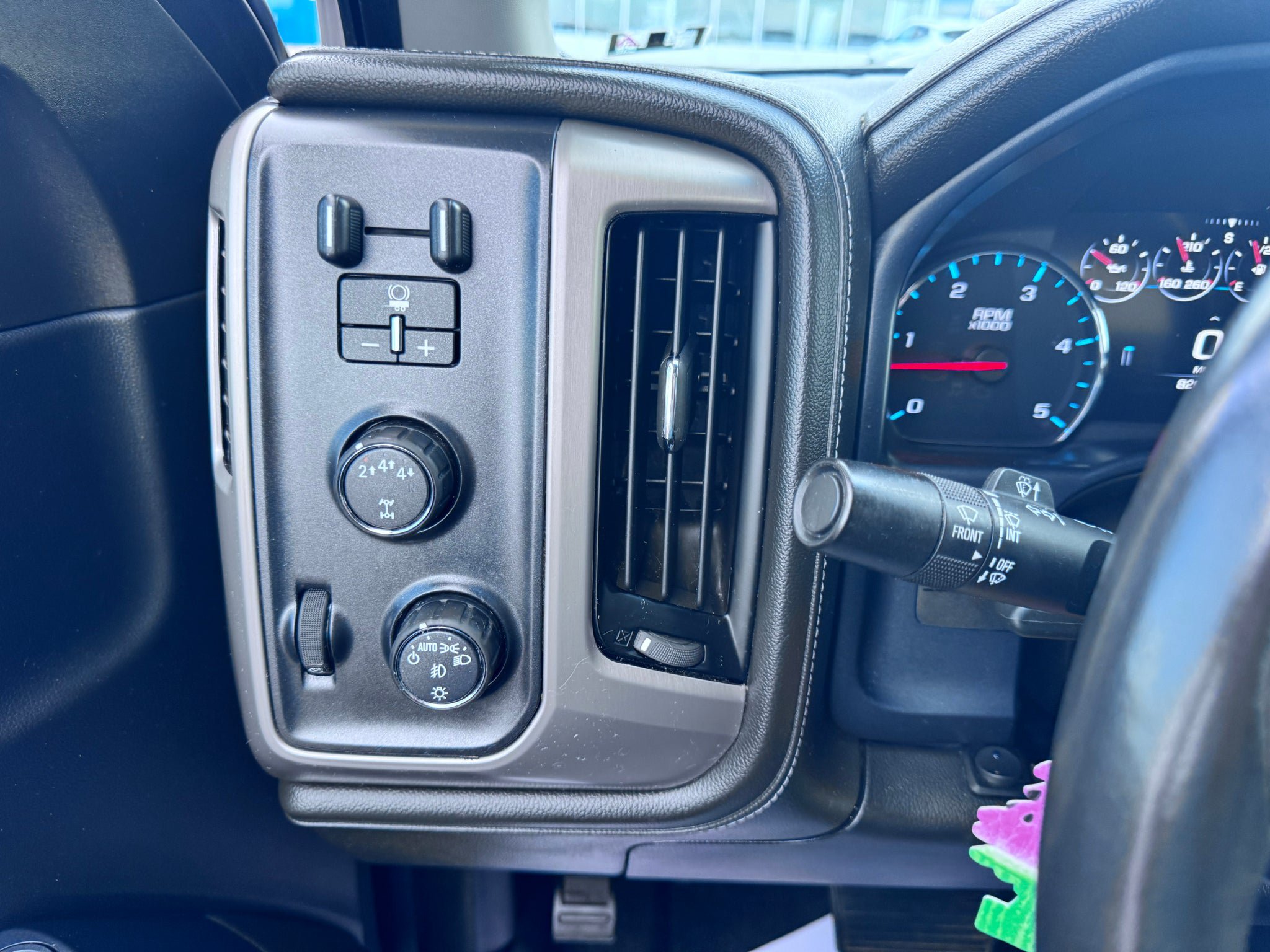 Used 2017 GMC Sierra 2500 Denali w/ Duramax Plus Package AWD/4WD image 16