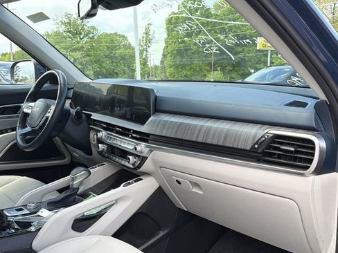 Used 2024 Kia Telluride EX image 17
