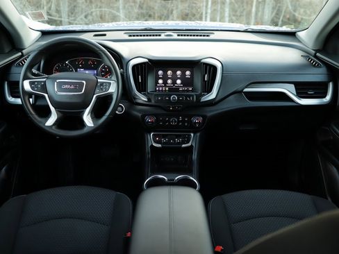 Used 2024 GMC Terrain SLE w/ Driver Convenience Package image 18