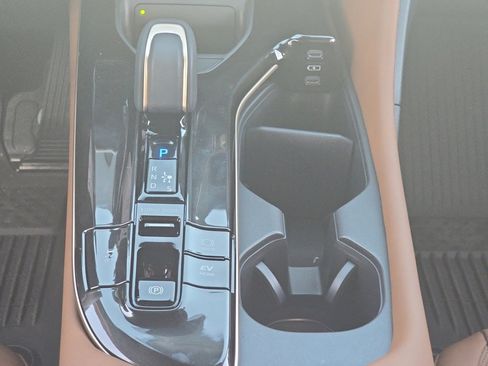 New 2025 Toyota Crown Signia image 18