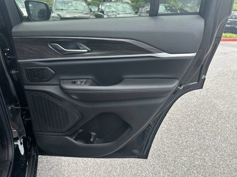 New 2026 Jeep Grand Cherokee Limited RWD image 16