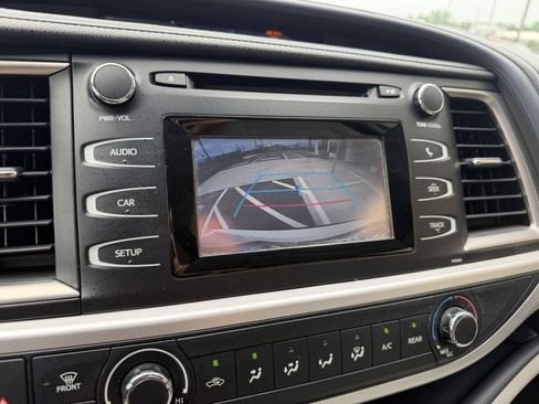 Used 2015 Toyota Highlander LE AWD/4WD image 29