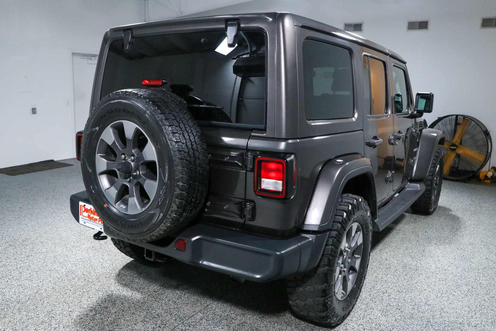 Used 2018 Jeep Wrangler Unlimited Sahara AWD/4WD image 7
