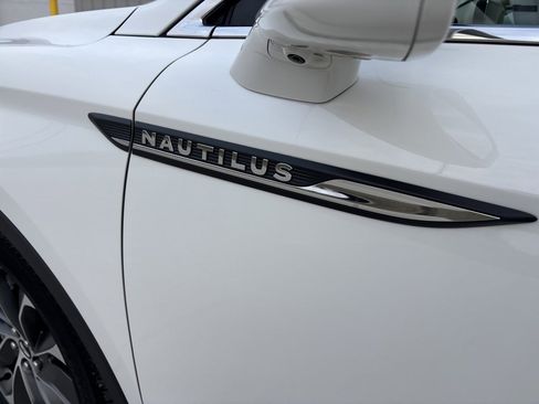 Used 2022 Lincoln Nautilus Reserve w/ Equipment Group 201A image 9