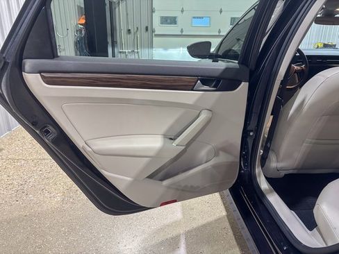 Used 2020 Volkswagen Passat 2.0T SEL image 25