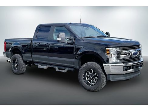 Used 2019 Ford F250 XL w/ STX Appearance Package AWD/4WD image 3