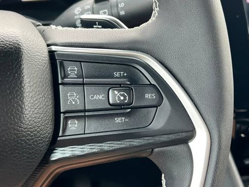 Used 2025 Jeep Grand Cherokee Laredo X w/ Luxury Tech Group I AWD/4WD image 21