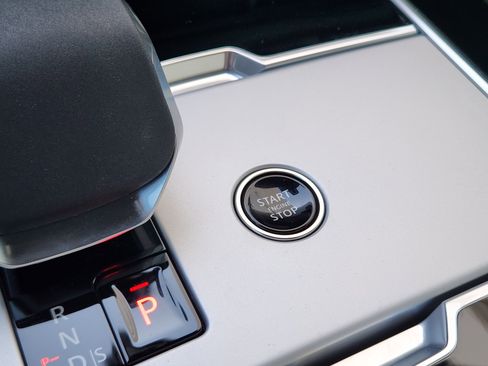 New 2025 Land Rover Range Rover Long Wheelbase SE image 20