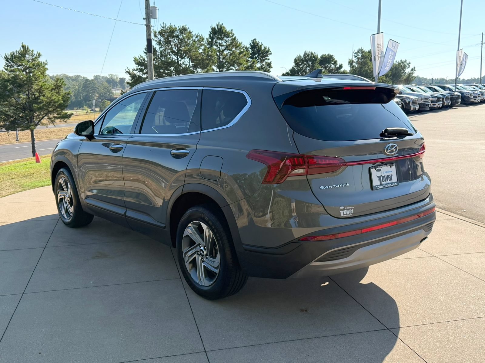 Used 2023 Hyundai Santa Fe SEL FWD image 4