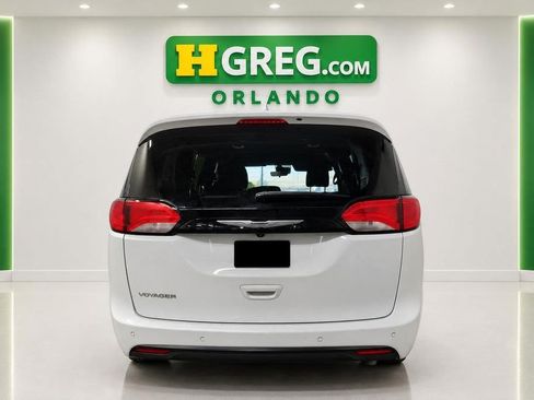 Used 2026 Chrysler Voyager LX FWD image 8