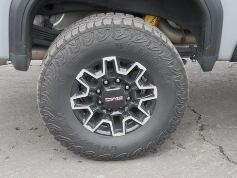 Used 2024 GMC Sierra 2500 AT4X image 13