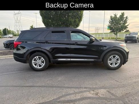 Used 2020 Ford Explorer XLT w/ Comfort Package AWD/4WD image 2