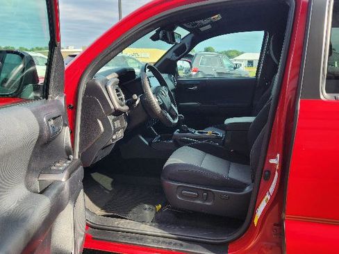 Used 2021 Toyota Tacoma TRD Off-Road image 11