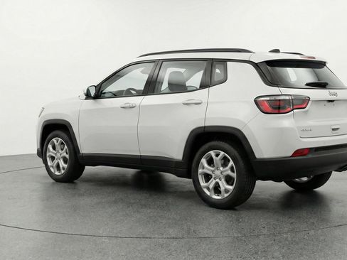Used 2025 Jeep Compass Latitude image 6