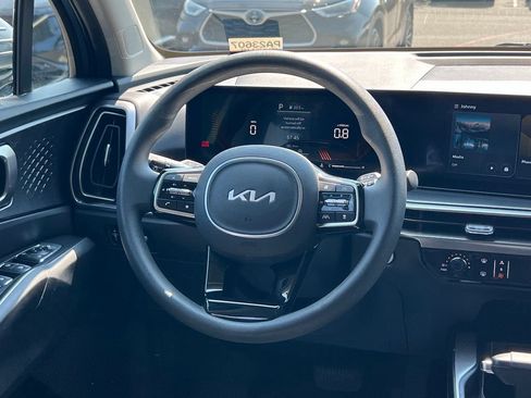 Certified 2025 Kia Sorento LX FWD image 16