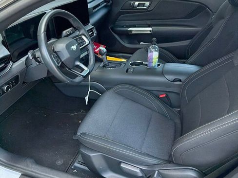 Used 2025 Ford Mustang Coupe RWD image 3