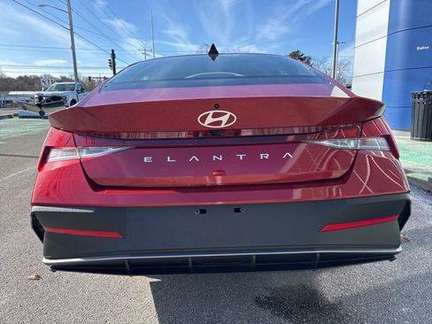 Certified 2024 Hyundai Elantra SEL image 9