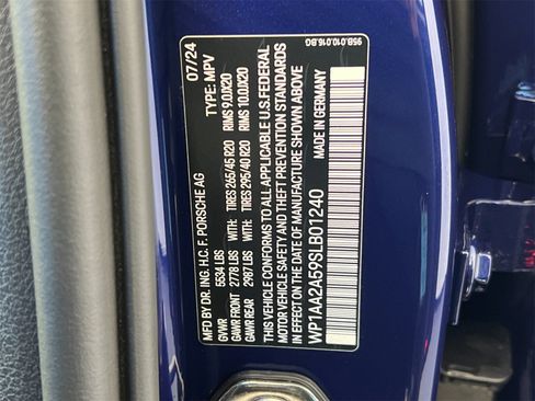 Used 2025 Porsche Macan image 35