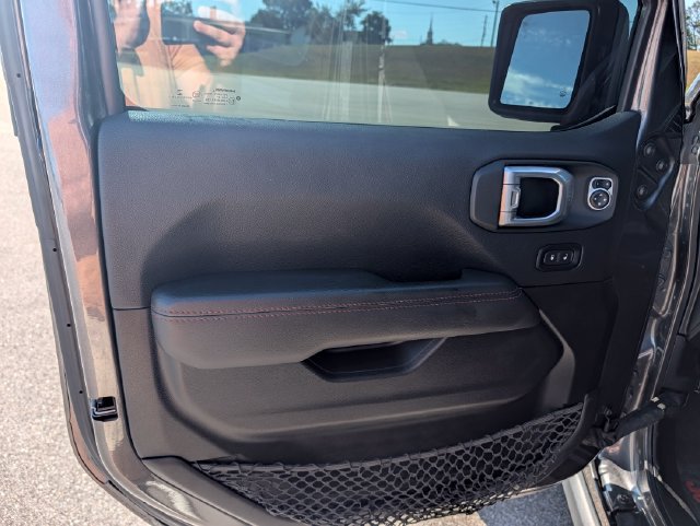 Used 2022 Jeep Gladiator Rubicon w/ LED Lighting Group AWD/4WD image 10