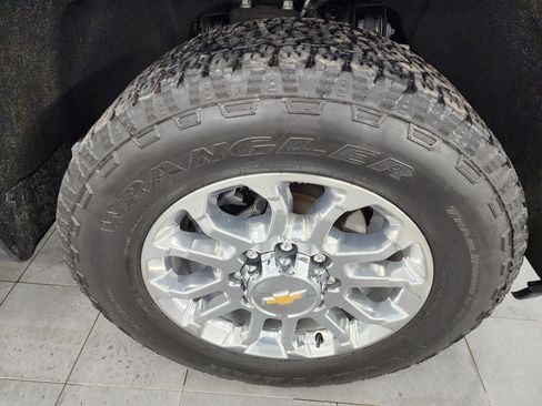 Used 2024 Chevrolet Silverado 2500 LTZ w/ LTZ Premium Package image 3