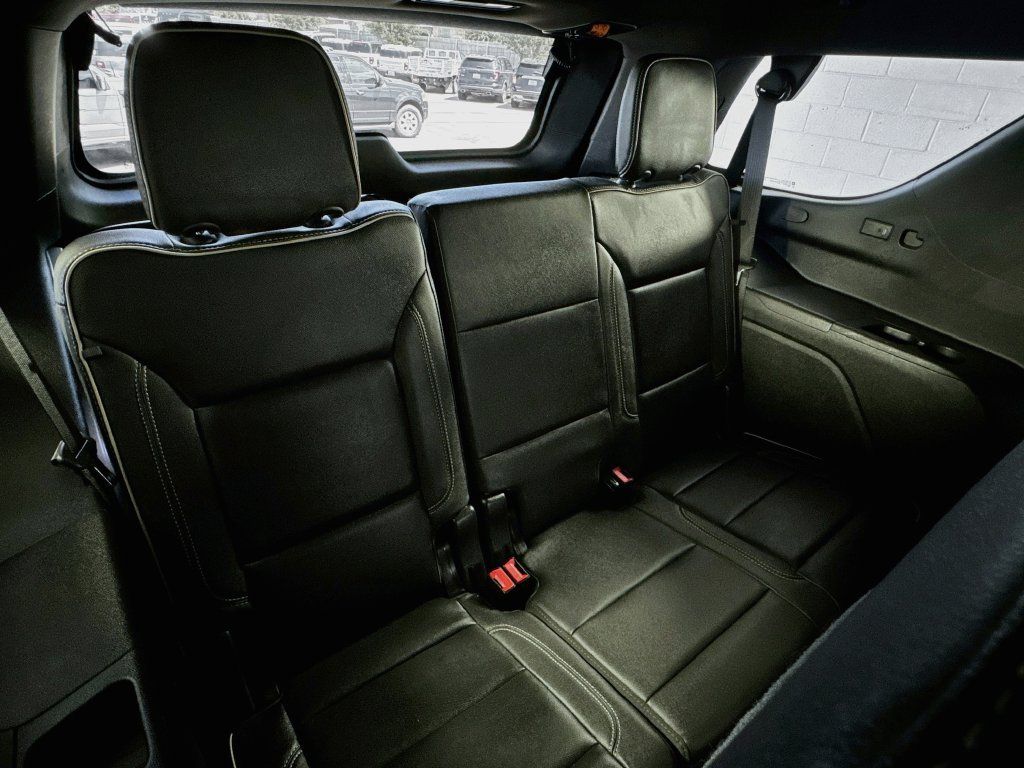 Used 2023 GMC Yukon SLT w/ SLT Premium Package RWD image 29