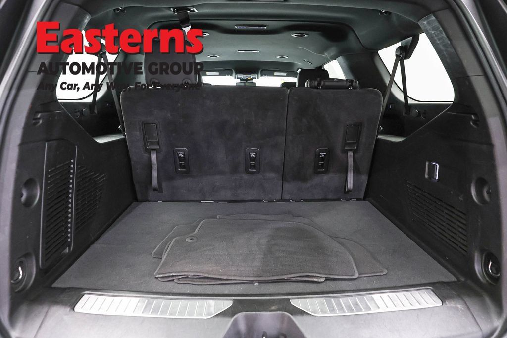 Used 2025 Chevrolet Suburban Z71 AWD/4WD image 9