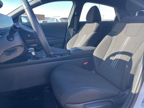 Used 2025 Hyundai Elantra SEL FWD image 19