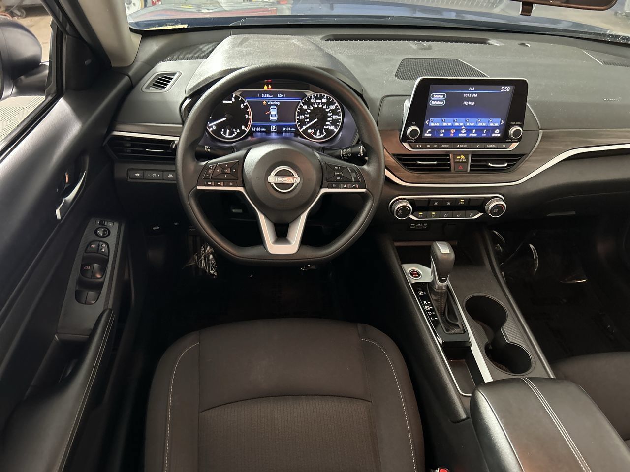 Used 2025 Nissan Altima 2.5 SV FWD image 22