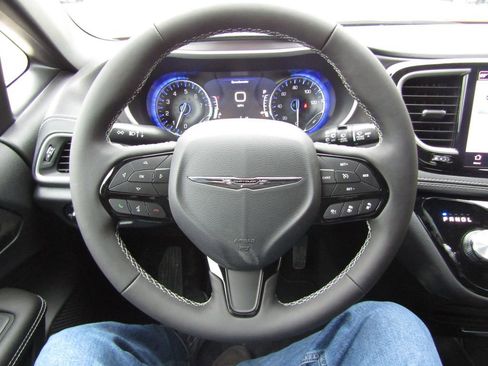 New 2026 Chrysler Pacifica Select w/ S Appearance Package image 26