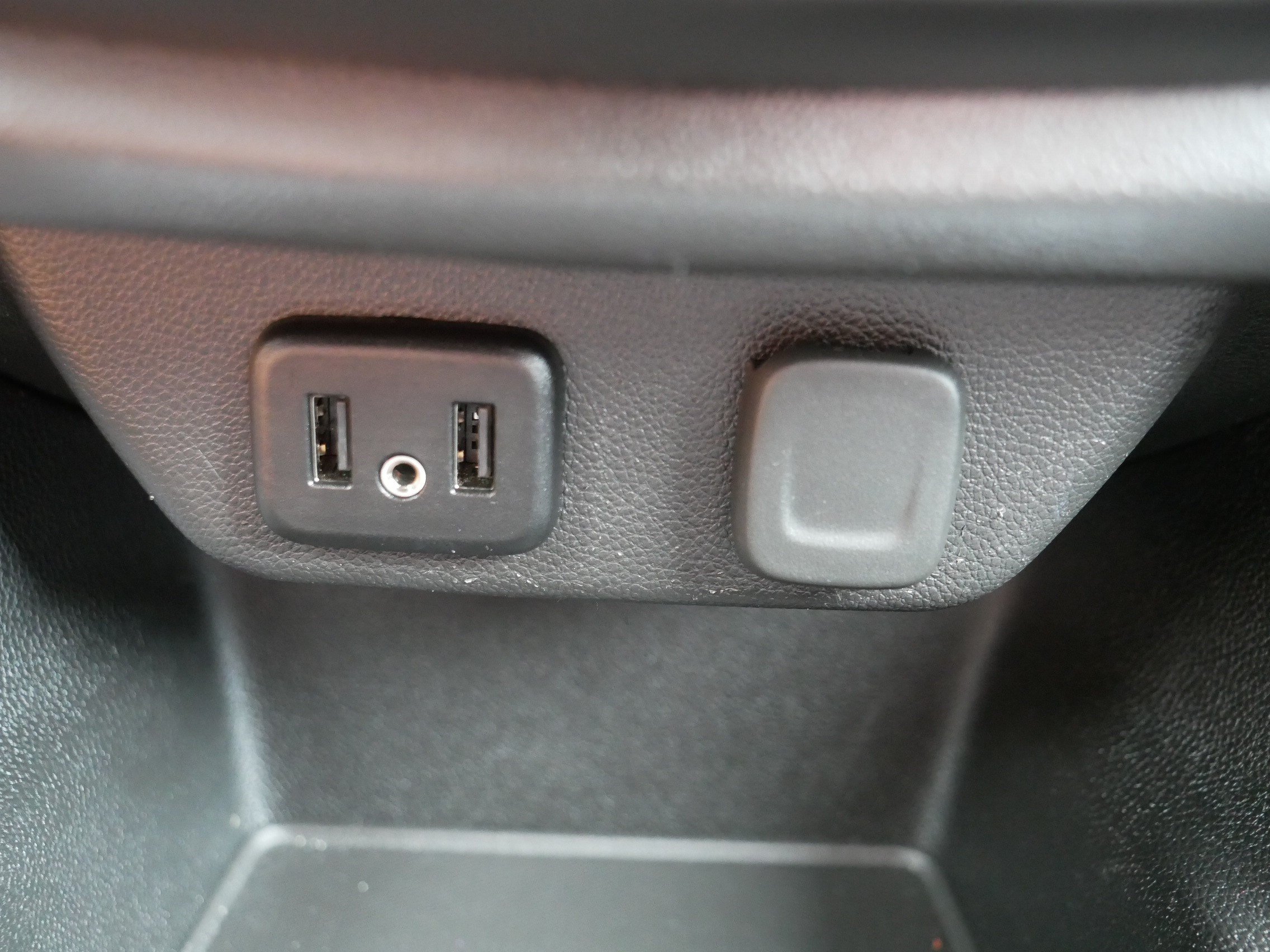Used 2021 Chevrolet Traverse LT w/ LPO, Floor Liner Package AWD/4WD image 32