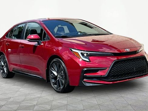 Certified 2025 Toyota Corolla SE FWD image 3