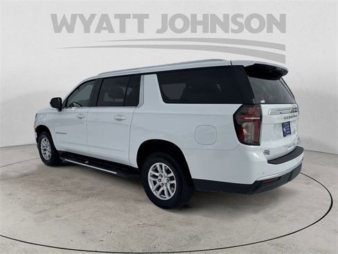 Used 2024 Chevrolet Suburban LT image 3