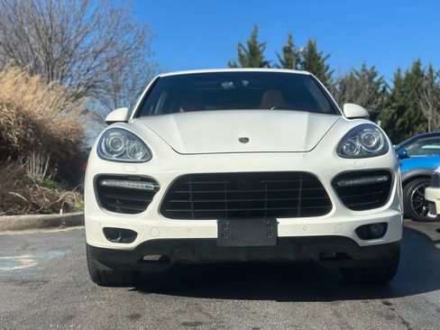 Used 2011 Porsche Cayenne Turbo image 5
