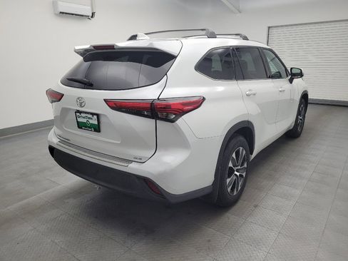 Used 2022 Toyota Highlander XLE image 9
