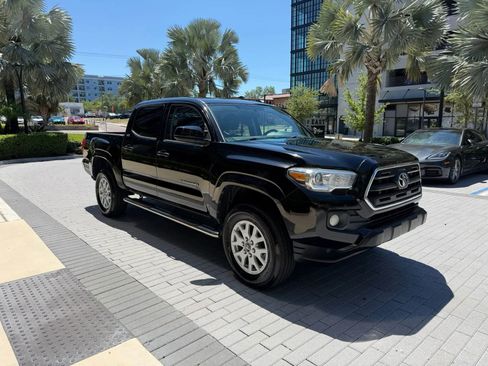Used 2017 Toyota Tacoma SR RWD image 8
