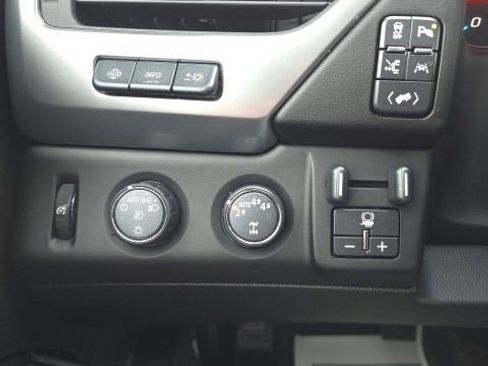 Used 2020 Chevrolet Suburban Premier image 23