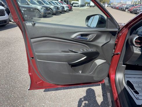 Used 2024 Chevrolet Trax RS w/ Driver Confidence Package image 8