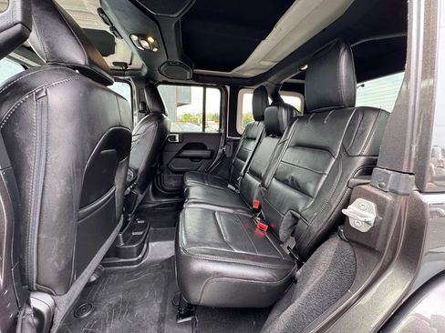 Used 2020 Jeep Wrangler Unlimited Sahara AWD/4WD image 7