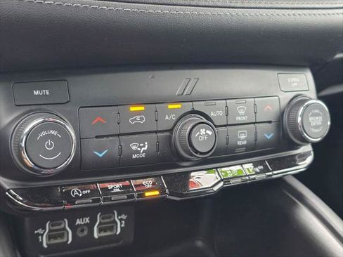 Certified 2023 Dodge Durango SXT Launch Edition AWD/4WD image 28
