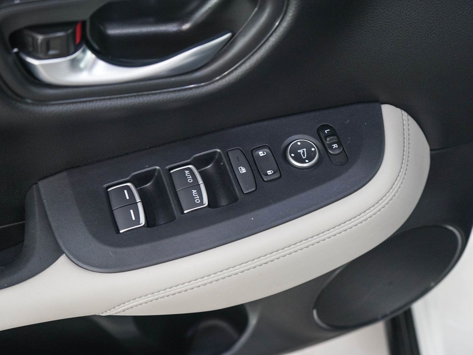 Used 2025 Honda HR-V EX-L image 19
