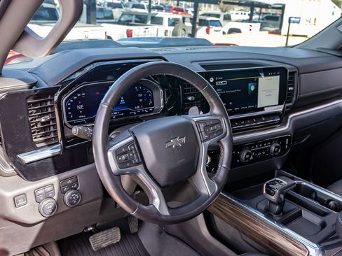 Used 2022 Chevrolet Silverado 1500 LT Trail Boss w/ Convenience Package II image 16