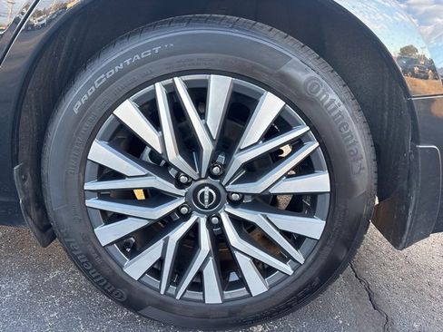 Used 2025 Nissan Altima 2.5 SV image 14