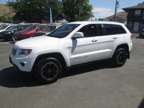 Used 2014 Jeep Grand Cherokee Laredo w/ Quick Order Package 23E image 3