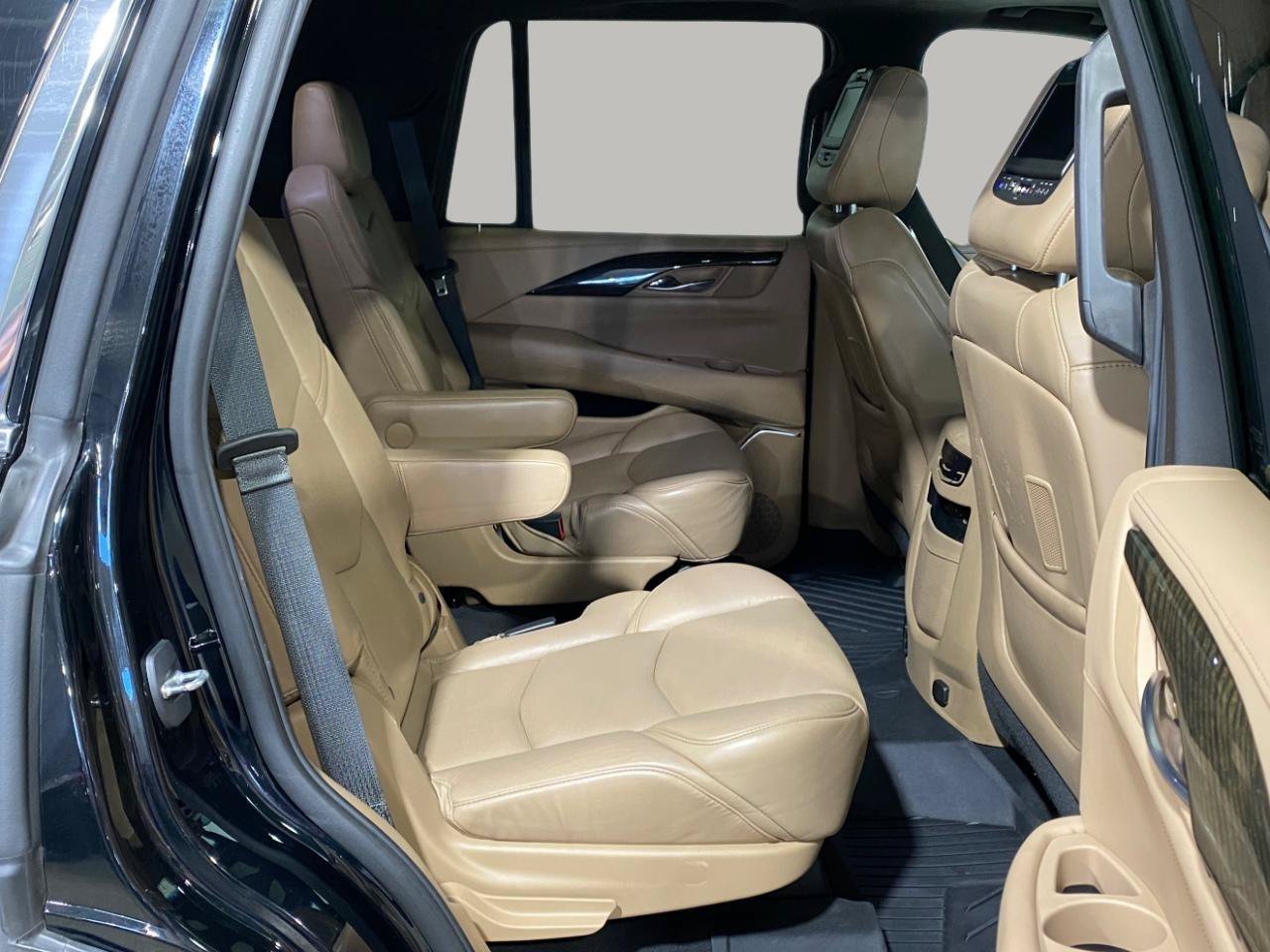 Used 2018 Cadillac Escalade Platinum AWD/4WD image 26
