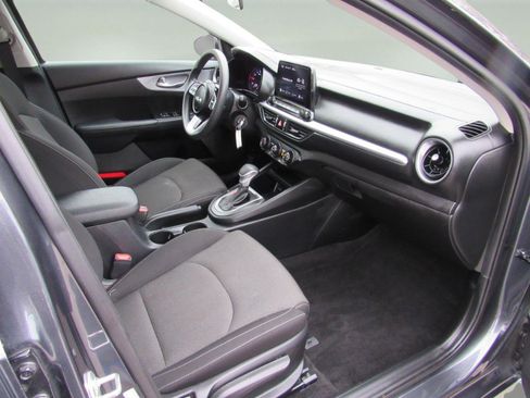 Used 2023 Kia Forte LXS image 30