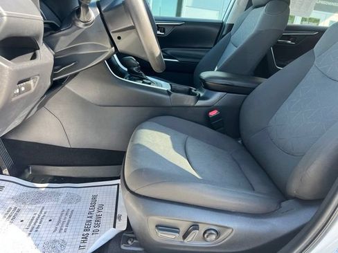 Used 2021 Toyota RAV4 XLE AWD/4WD image 25