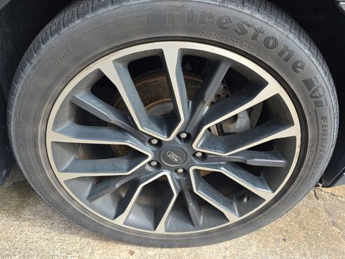 Used 2019 Ford Taurus SEL w/ Equipment Group 201A FWD image 8